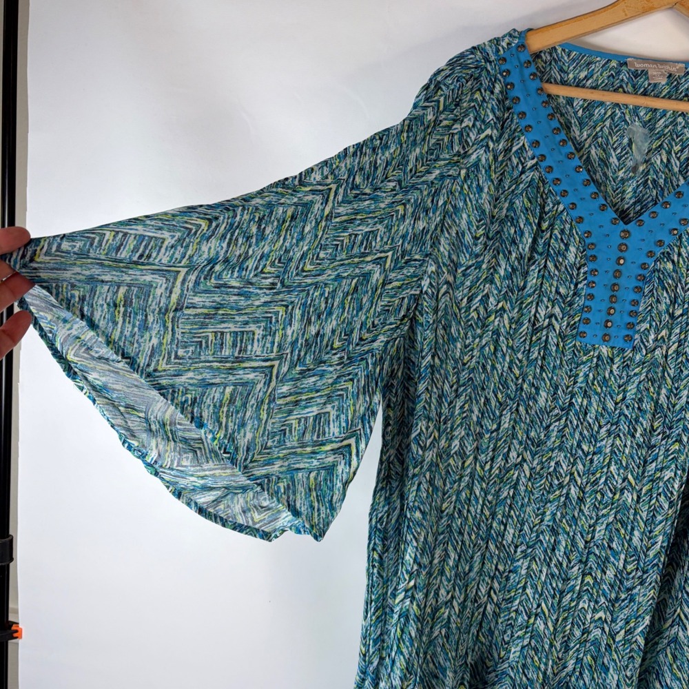 Woman Within Tunic Top Women 26/28 2X Blue Chevron Studded V-Neck Bell Sleeve - Picture 3 of 9